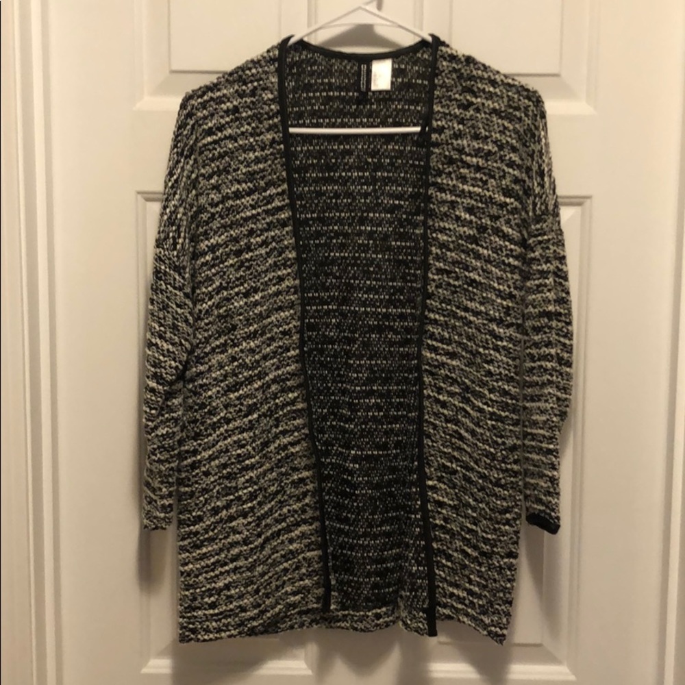 H&M Women’s Black and White Cardigan Size S